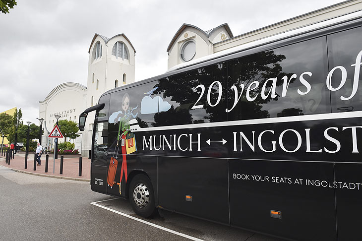 Per Bus gehts auch zum Ingolstadt Village ©Foto: BrauerPhotos / Goran Nitschke 